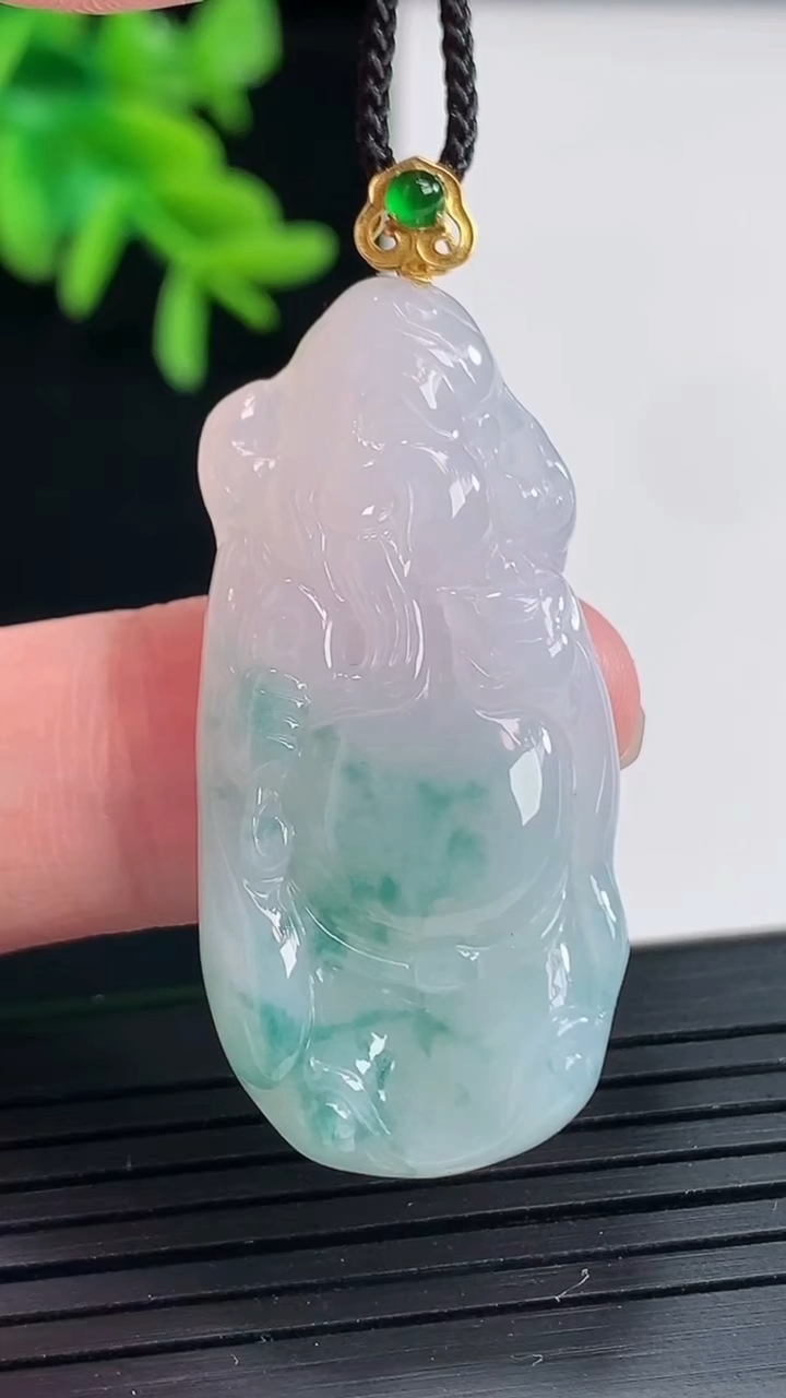 天然A货翡翠18k金飘花财神爷吊坠，尺寸42-18.5-5.8重量:8.37g
4月27日