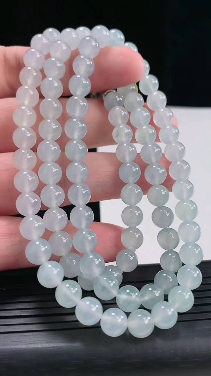天然A货翡翠种飘花圆珠项链，尺寸7-88颗重量:63.50g
4月27日