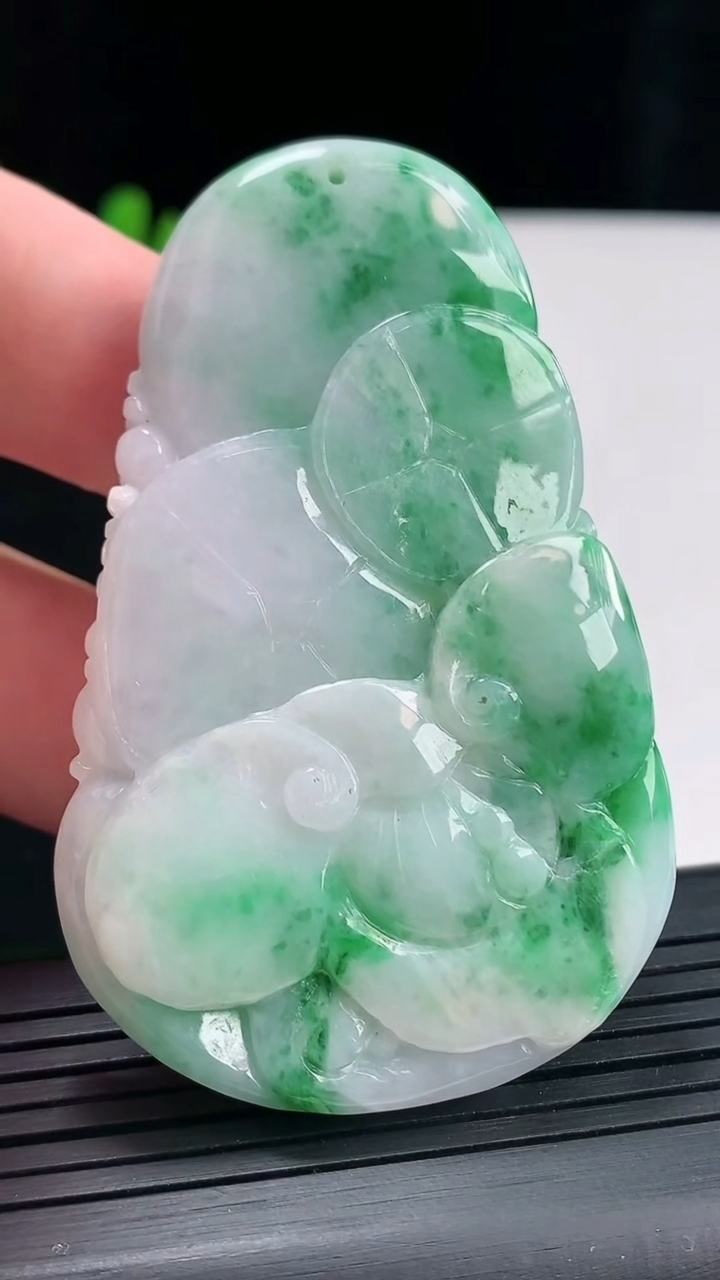 天然A货翡翠凤凰吊坠，尺寸65.5-41-8重量:46.61g
4月27日