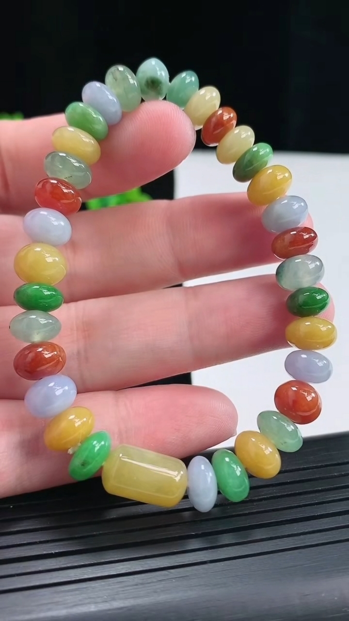天然A货翡翠三彩算盘珠路路通手串，尺寸12.6-8，8-5.5重量:24.00g4月27日
工厂直销收藏佳品,种好水足，色泽均匀，有种有色，上手高大气！