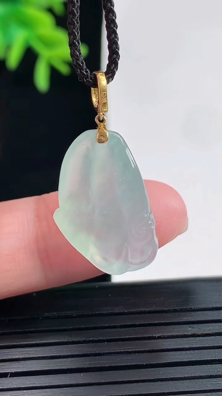 天然A货翡翠莲蓬吊坠，尺寸21.8-14.5-8重量:3.74g
4月27日