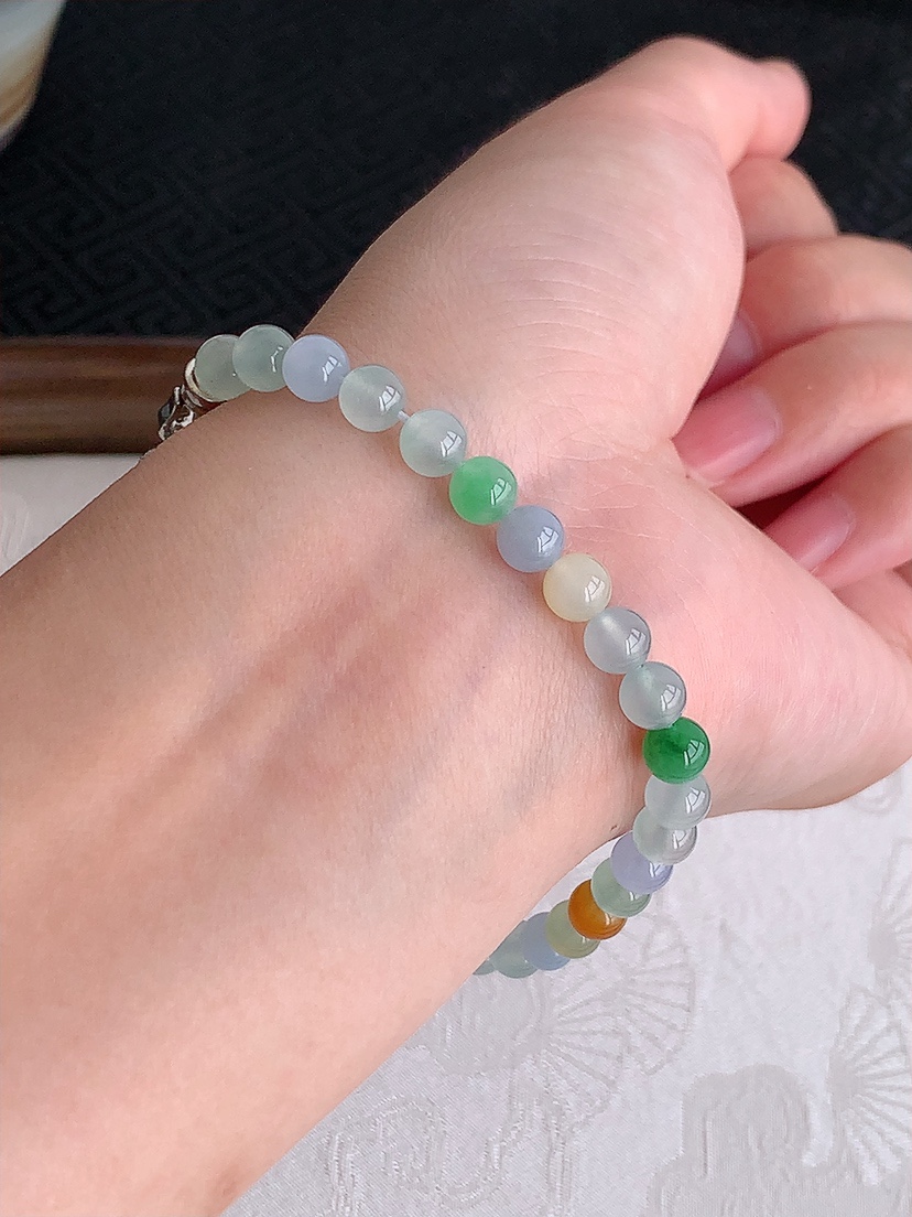 天然A货翡翠多彩圆珠佛珠手串31颗 
尺寸5.4mm 重量10.46g 0426