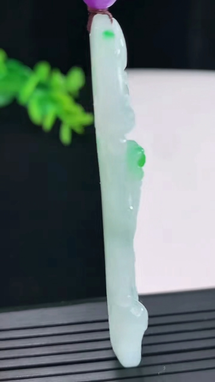 天然A货翡翠观音菩萨吊坠，尺寸67.5-32.5-5.5重量:28.36g
4月27日