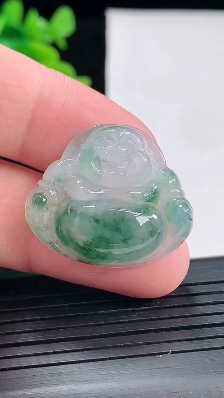 天然A货翡翠飘花佛公吊坠，尺寸24-28.6-6.2重量:6.46g
4月27日