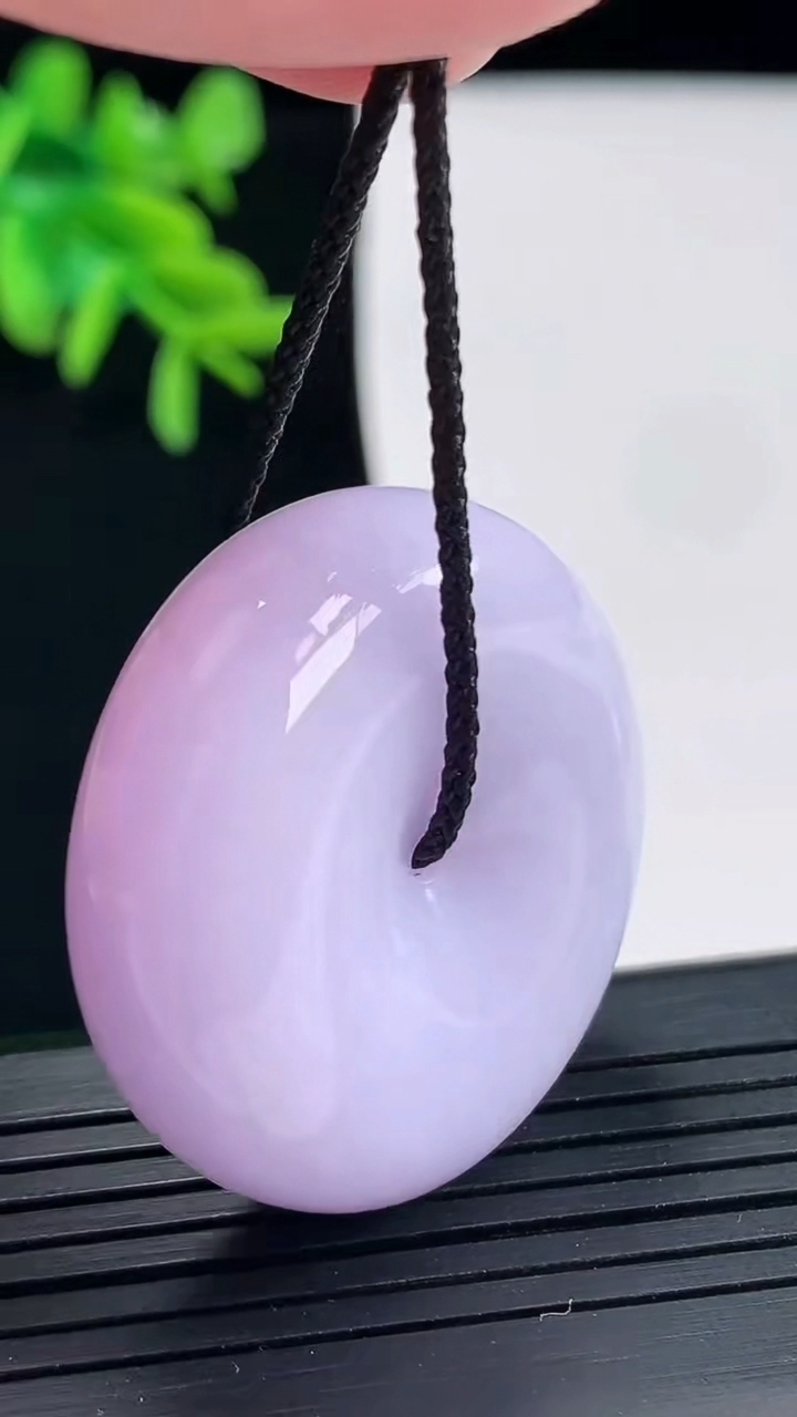 天然A货翡翠紫罗兰路路通吊坠，尺寸34-12重量:31.53g
4月27日