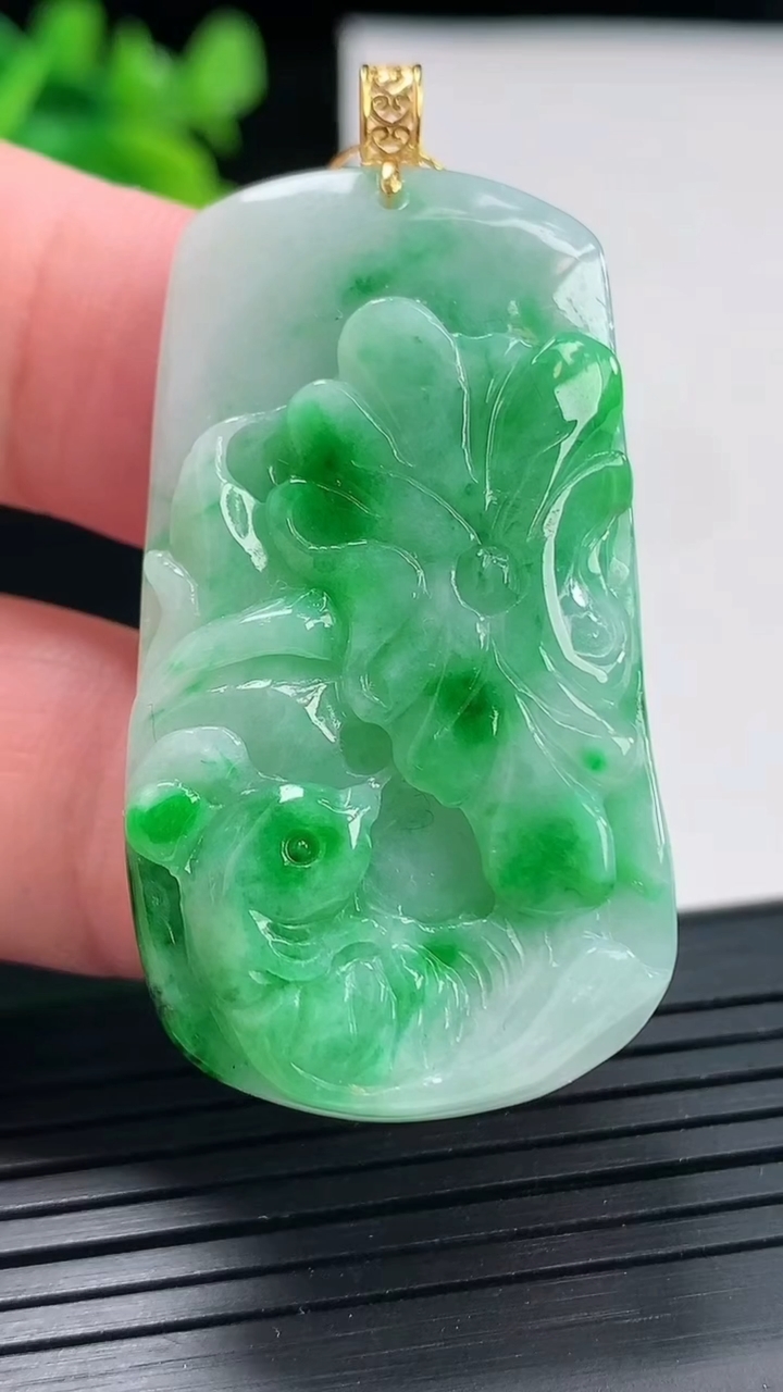 天然A货翡翠和和美美 荷叶鱼吊坠，尺寸42-24-5.5重量:13.56g
4月27日