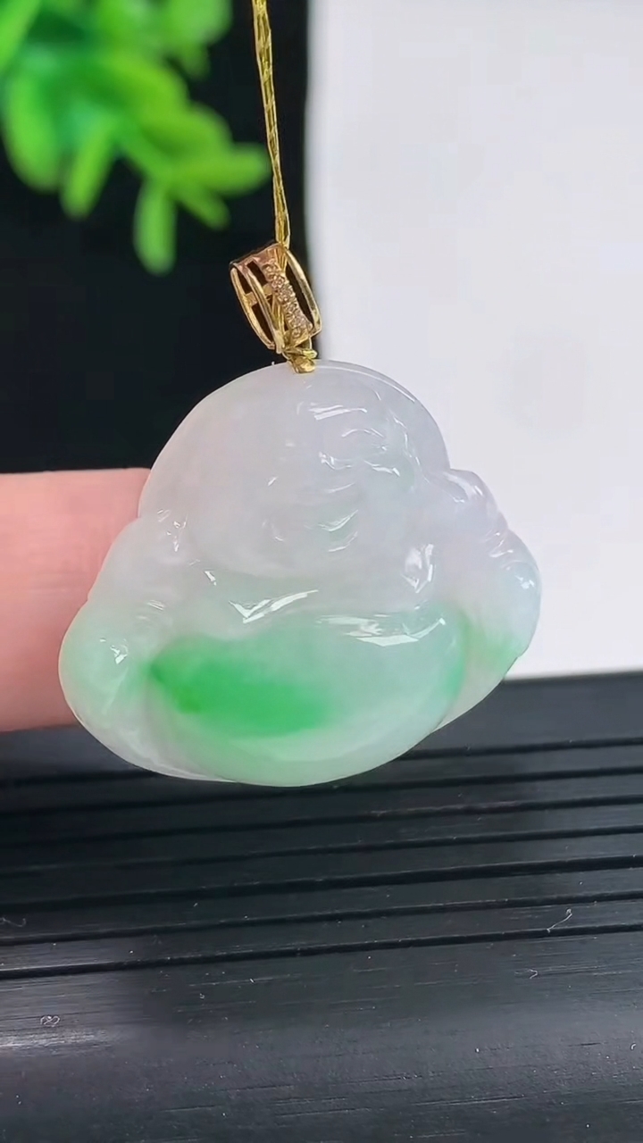 天然A货翡翠佛公吊坠，尺寸25-28.5-5.6重量:6.21g
4月27日