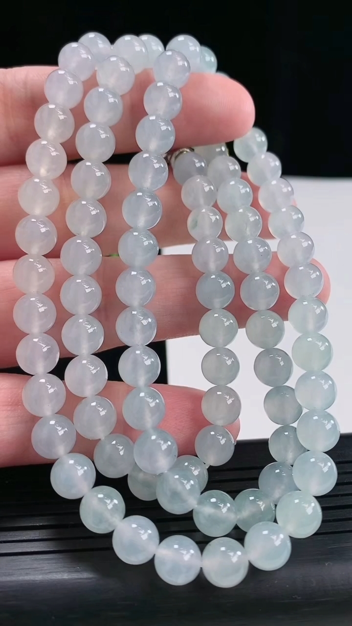 天然A货翡翠种飘花圆珠项链，尺寸7-88颗重量:63.50g
4月27日