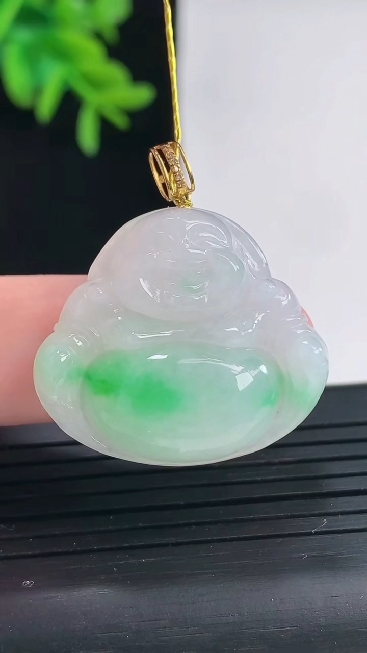 天然A货翡翠佛公吊坠，尺寸25-28.5-5.6重量:6.21g
4月27日