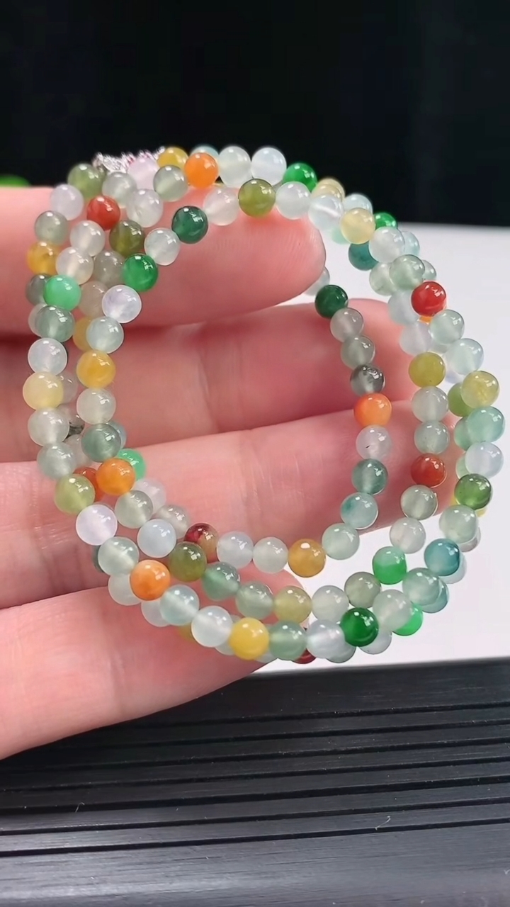 天然A货翡翠三彩圆珠项链，尺寸4-146颗重量:18.09g4月27日
工厂直销收藏佳品,种好水足，色泽均匀，有种有色，上手高大气！
