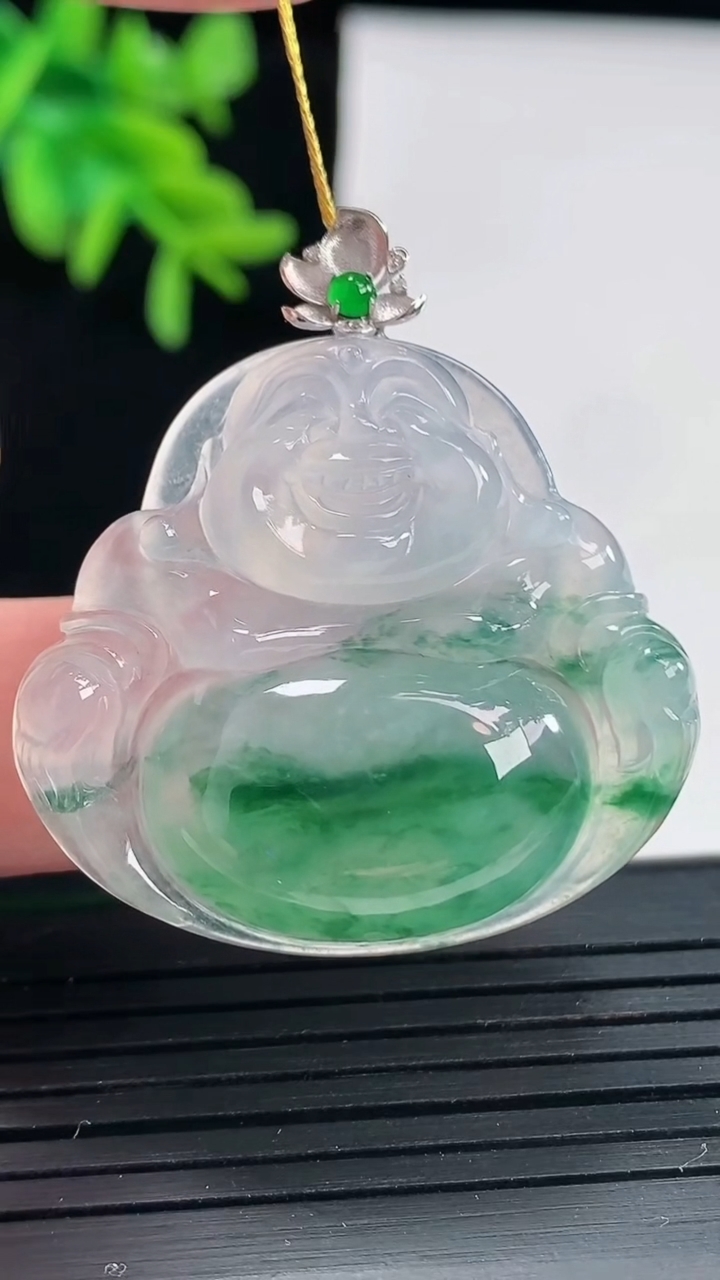 天然A货翡翠种飘花佛公吊坠，尺寸31.5-35.5-6.3重量:11.00g
4月27日