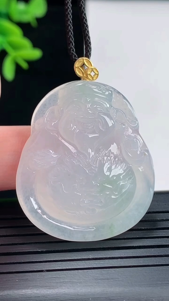 天然A货翡翠18k金飘花财神爷吊坠，尺寸34.5-32-5.8重量:12.17g
4月27日