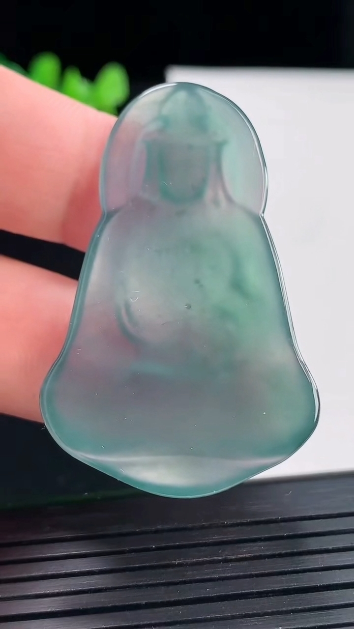 天然A货翡翠冰种蓝水素衣观音吊坠，尺寸50-30.5-4重量:11.07g
4月27日