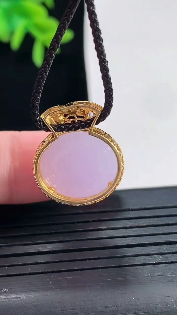 天然A货翡翠18k金紫罗兰蛋面 福袋吊坠，尺寸19-17-9.5，裸石13-15重量:4.31g
4月27日