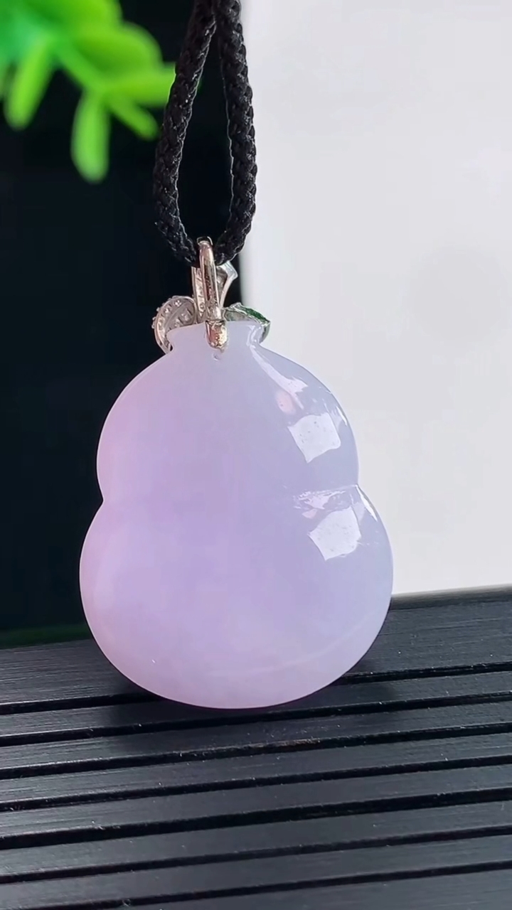 天然A货翡翠18k金紫罗兰葫芦吊坠，尺寸23-20-10.8重量:9.02g
4月27日