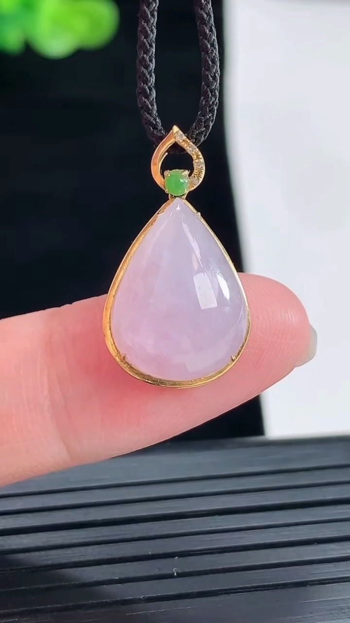 天然A货翡翠18k金紫罗兰水滴吊坠，尺寸23-13-7.5 裸石15.6-11.5重量:2.05g
