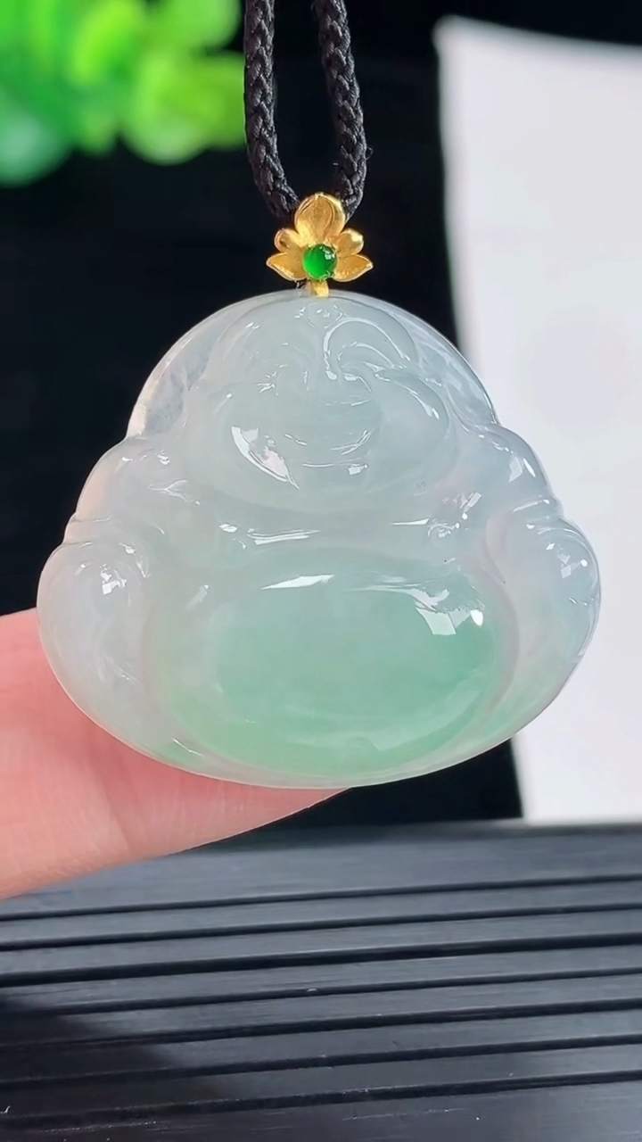 天然A货翡翠佛公吊坠，尺寸25-29.5-6重量:7.39g
4月28日