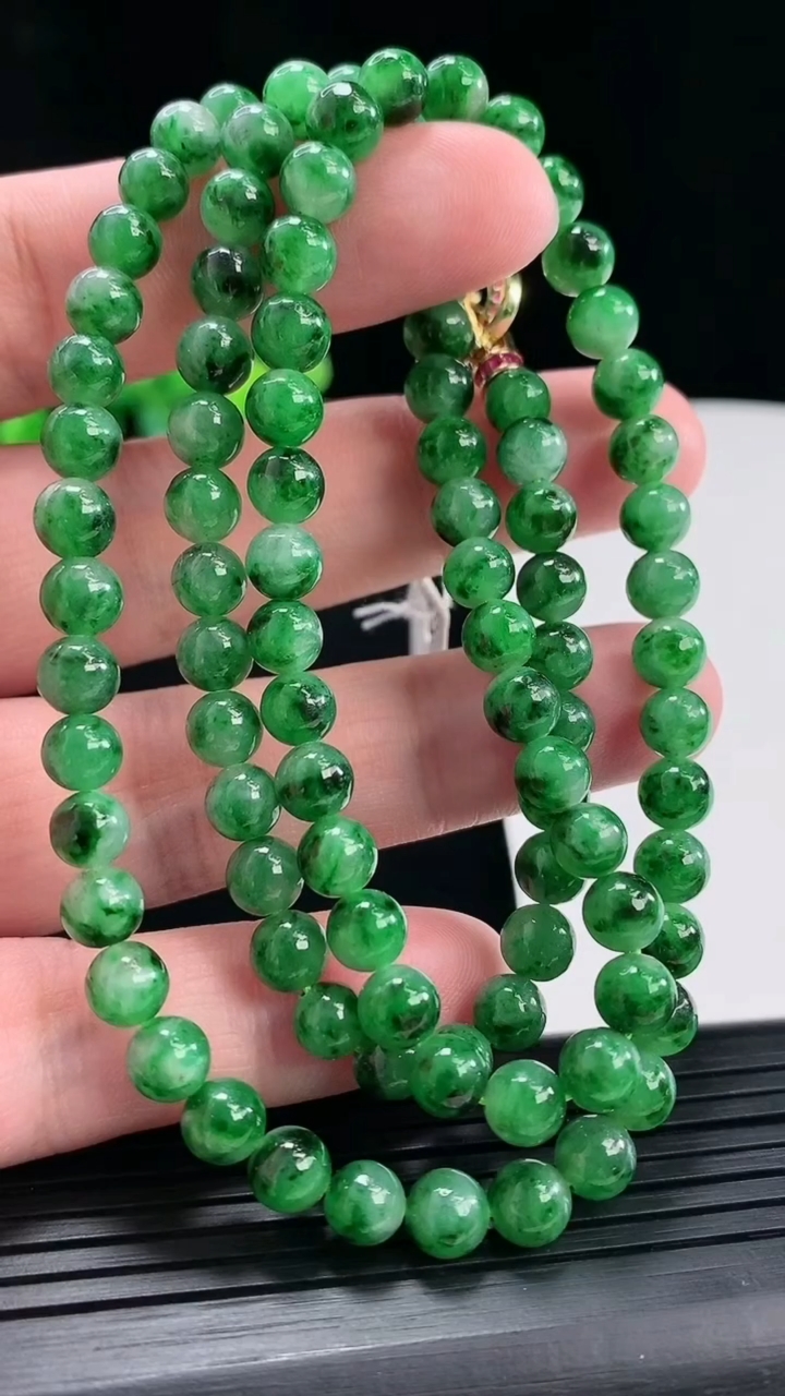 天然A货翡翠圆珠项链，尺寸6-98颗重量:39.66g
4月28日