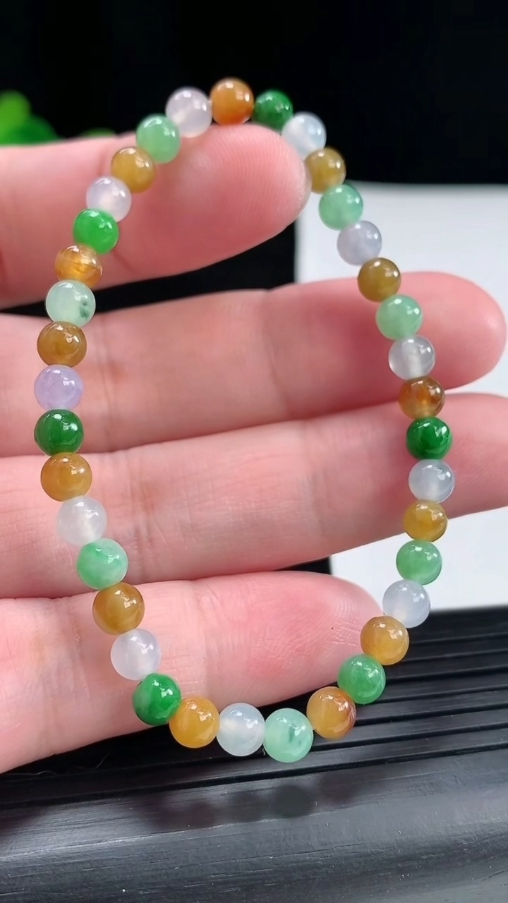 天然A货翡翠四彩圆珠手串，尺寸5-36颗重量:7.42g4月28日
工厂直销收藏佳品,种好水足，色泽均匀，有种有色，上手高大气！