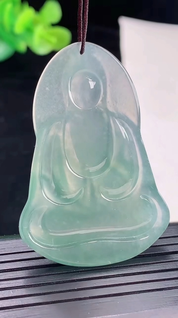 天然A货翡翠冰种蓝色素衣观音吊坠，尺寸49.5-34-5.5重量:15.38g
4月28日