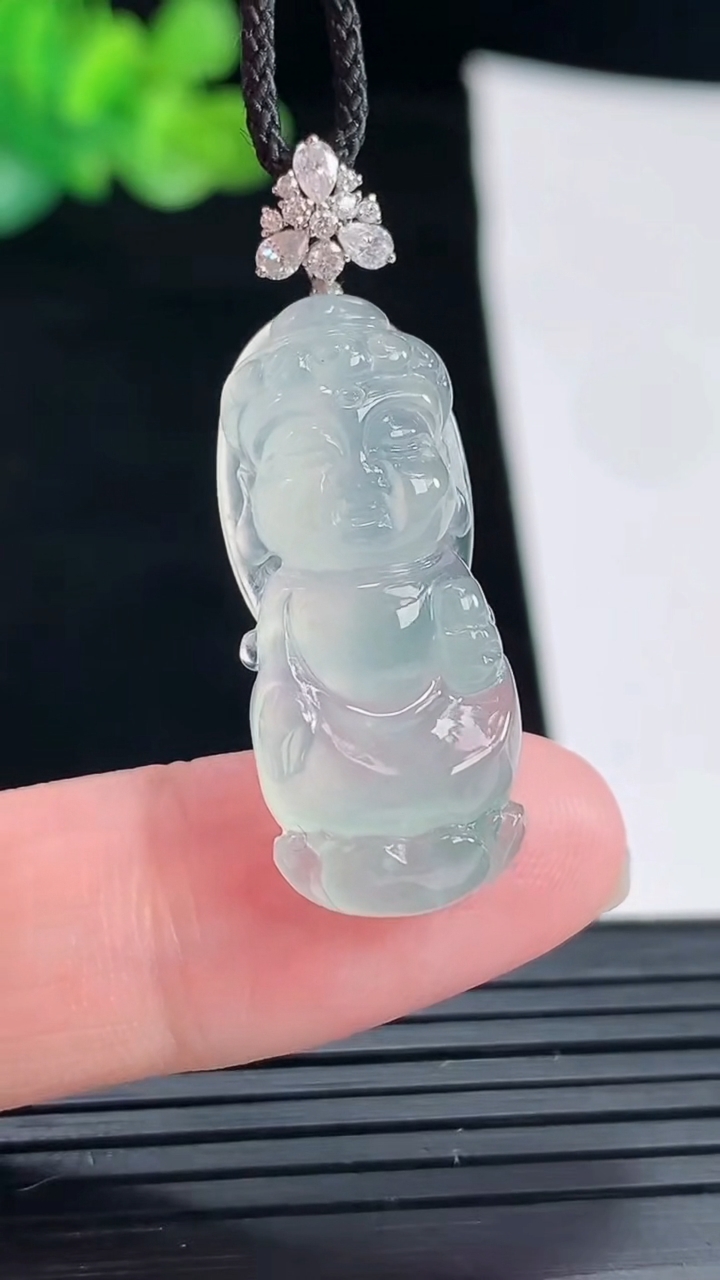 天然A货翡翠种飘花宝宝佛吊坠，尺寸29-12-8重量:5.19g
4月28日