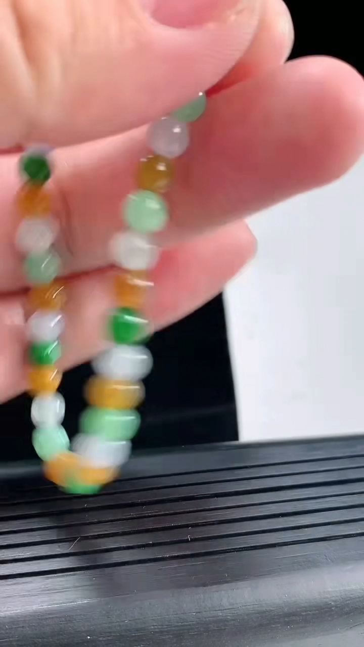 天然A货翡翠四彩圆珠手串，尺寸5-36颗重量:7.42g4月28日
工厂直销收藏佳品,种好水足，色泽均匀，有种有色，上手高大气！