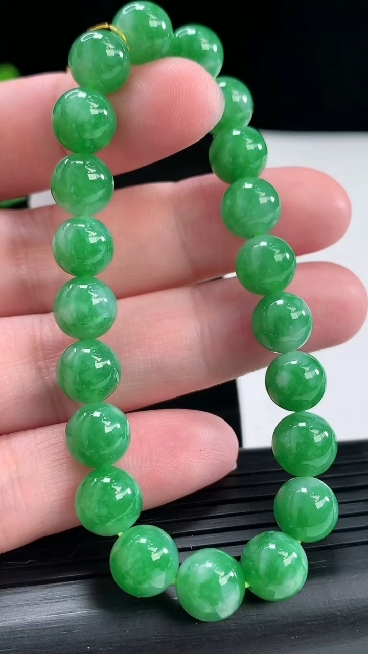 天然A货翡翠圆珠手串，尺寸9-21颗重量:25.87g4月28日
工厂直销收藏佳品,种好水足，色泽均