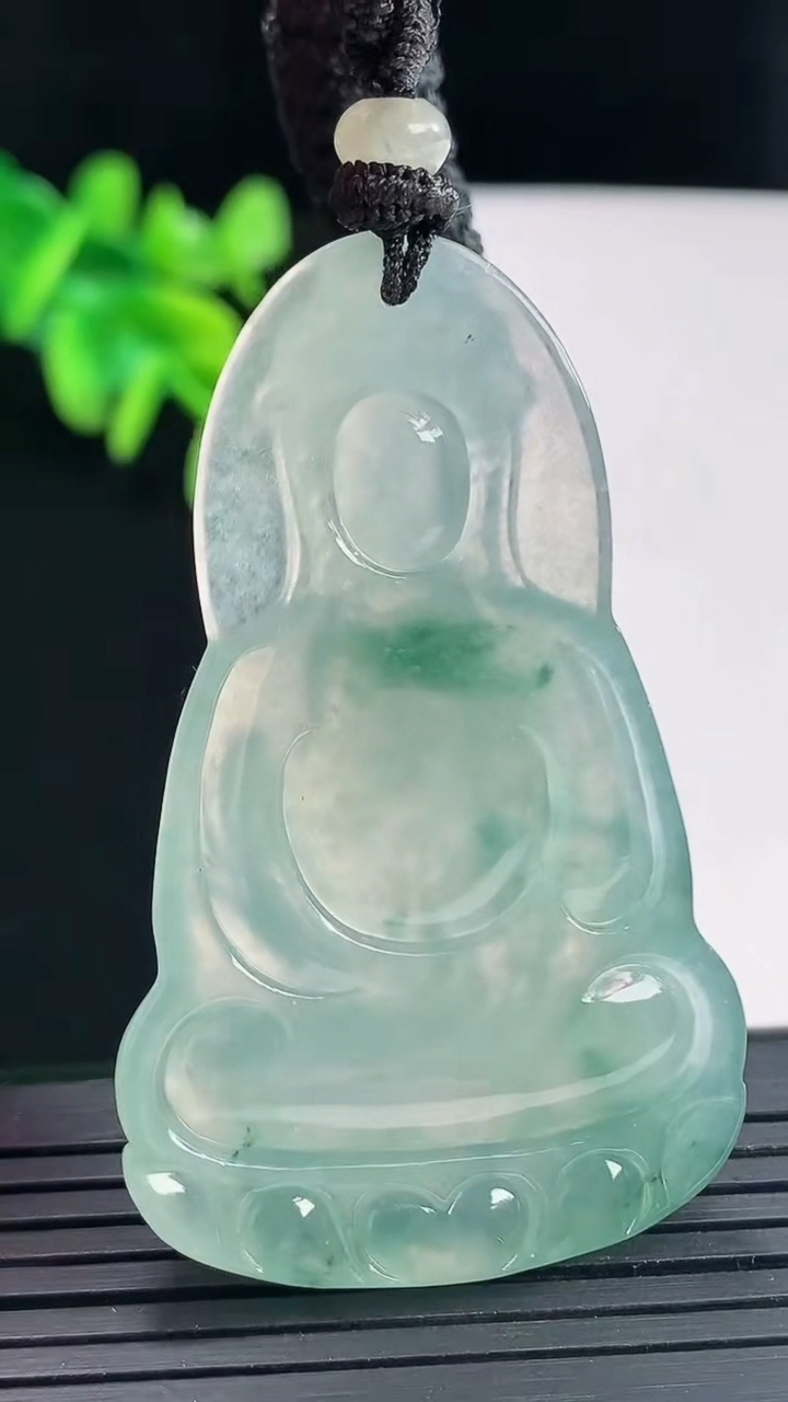 天然A货翡翠种飘花素衣观音吊坠，尺寸53.5-33.5-6重量:21.33g
4月28日