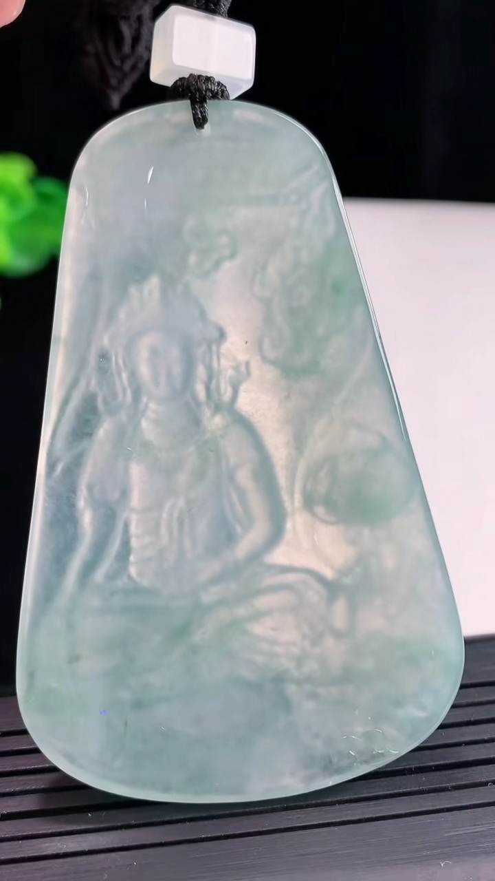 天然A货翡翠文殊菩萨吊坠，尺寸72-45.6-5重量:40.43g
4月28日