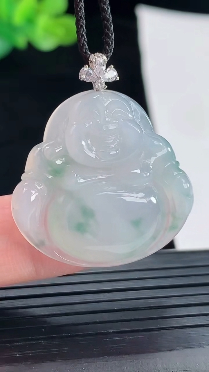 天然A货翡翠种飘花佛公吊坠，尺寸28-30-5.5重量:7.24g
4月29日