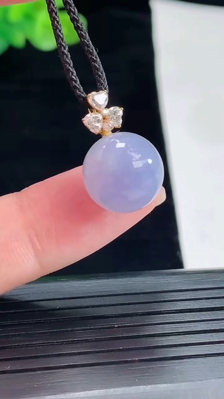 天然A货翡翠18k金紫罗兰圆珠吊坠，尺寸12.5重量:3.51g
4月28日