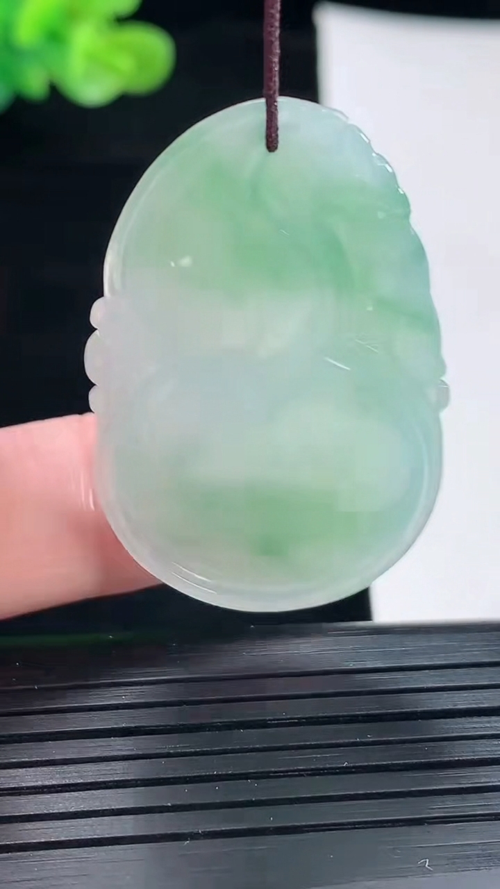 天然A货翡翠葫芦吊坠，尺寸41-26-6重量:10.96g
4月28日