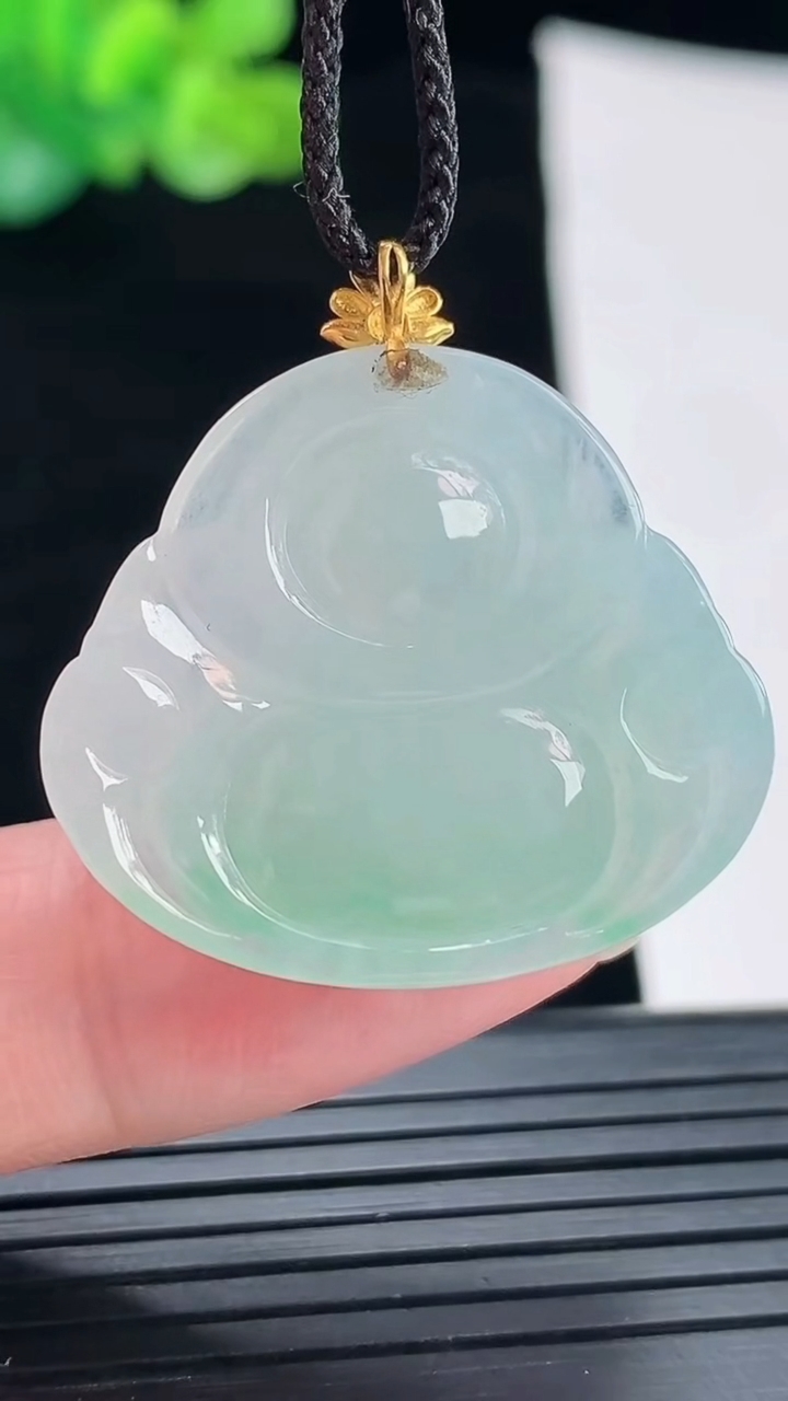 天然A货翡翠佛公吊坠，尺寸25-29.5-6重量:7.39g
4月28日