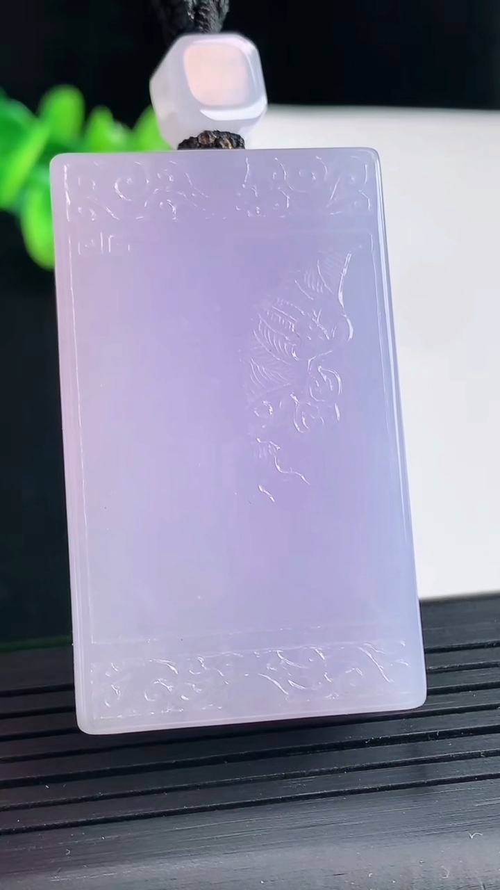 天然A货翡翠紫罗兰仿古无事牌吊坠，尺寸49-29-12重量:63.87g
4月28日