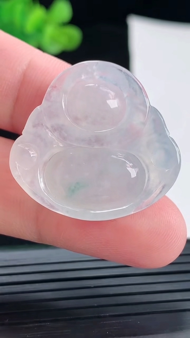 天然A货翡翠飘花佛公吊坠，尺寸29-30.5-6重量:7.72g
4月28日