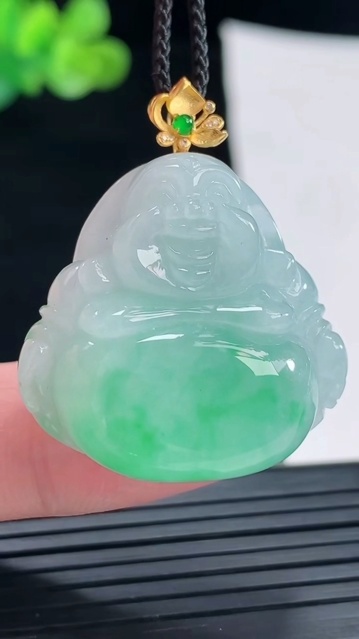 天然A货翡翠佛公吊坠，尺寸28-29-12.2重量:17.22g
4月28日