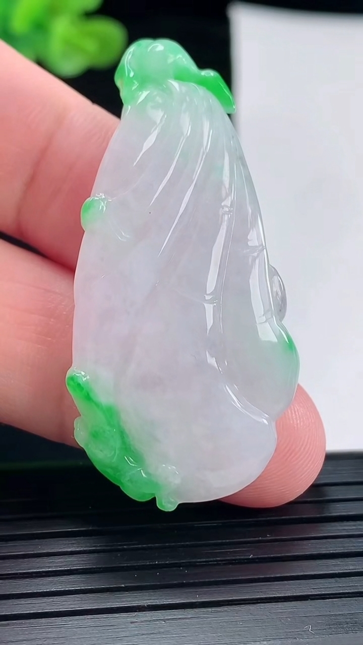 天然A货翡翠莲蓬吊坠，尺寸49-23.5-7重量:11.03g
4月28日