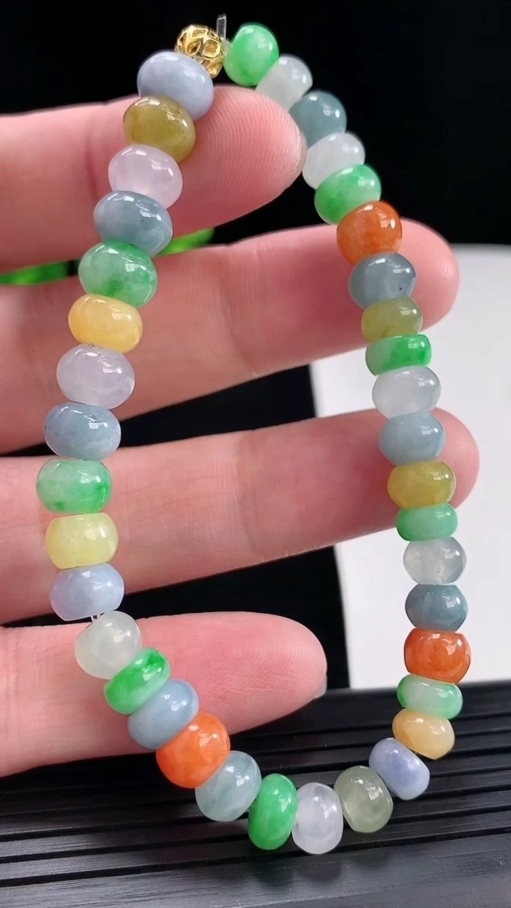 天然A货翡翠四彩算盘珠手串，尺寸7.8-5重量:21.74g4月28日
工厂直销收藏佳品,种好水足，