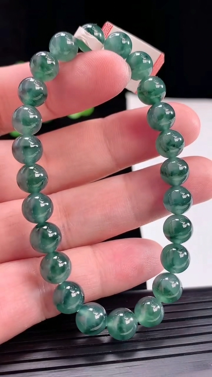 天然A货翡翠种飘花圆珠手串，尺寸8-24颗重量:20.49g4月28日
工厂直销收藏佳品,种好水足，色泽均匀，有种有色，上手高大气！