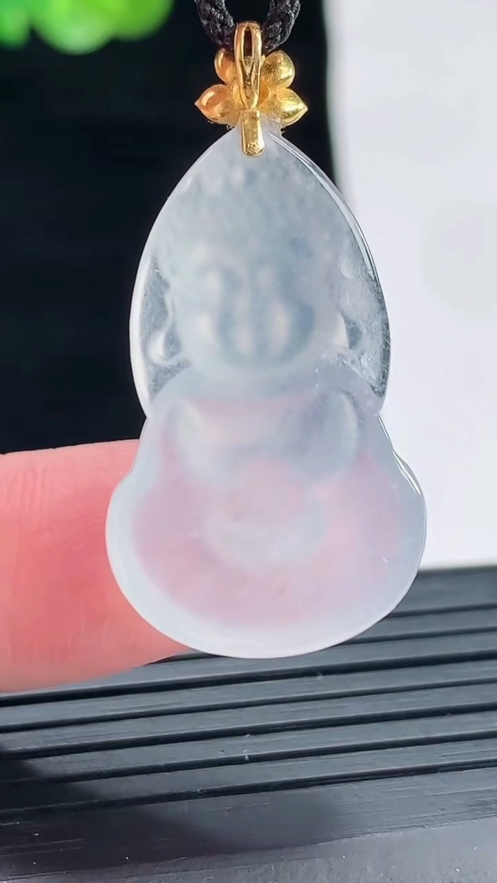 天然A货翡翠种白冰宝宝佛吊坠，尺寸29-19-5.6重量:5.96g
4月28日