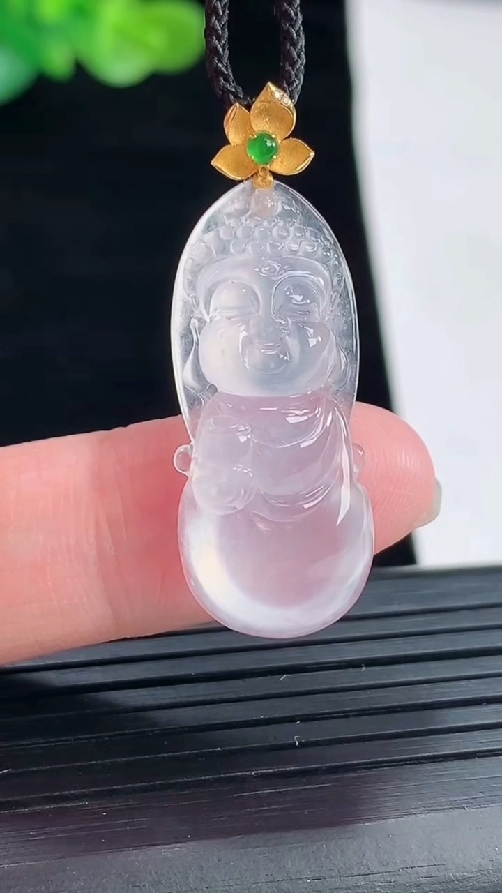 天然A货翡翠种白冰宝宝佛吊坠，尺寸31-13-6.2重量:4.27g
4月28日