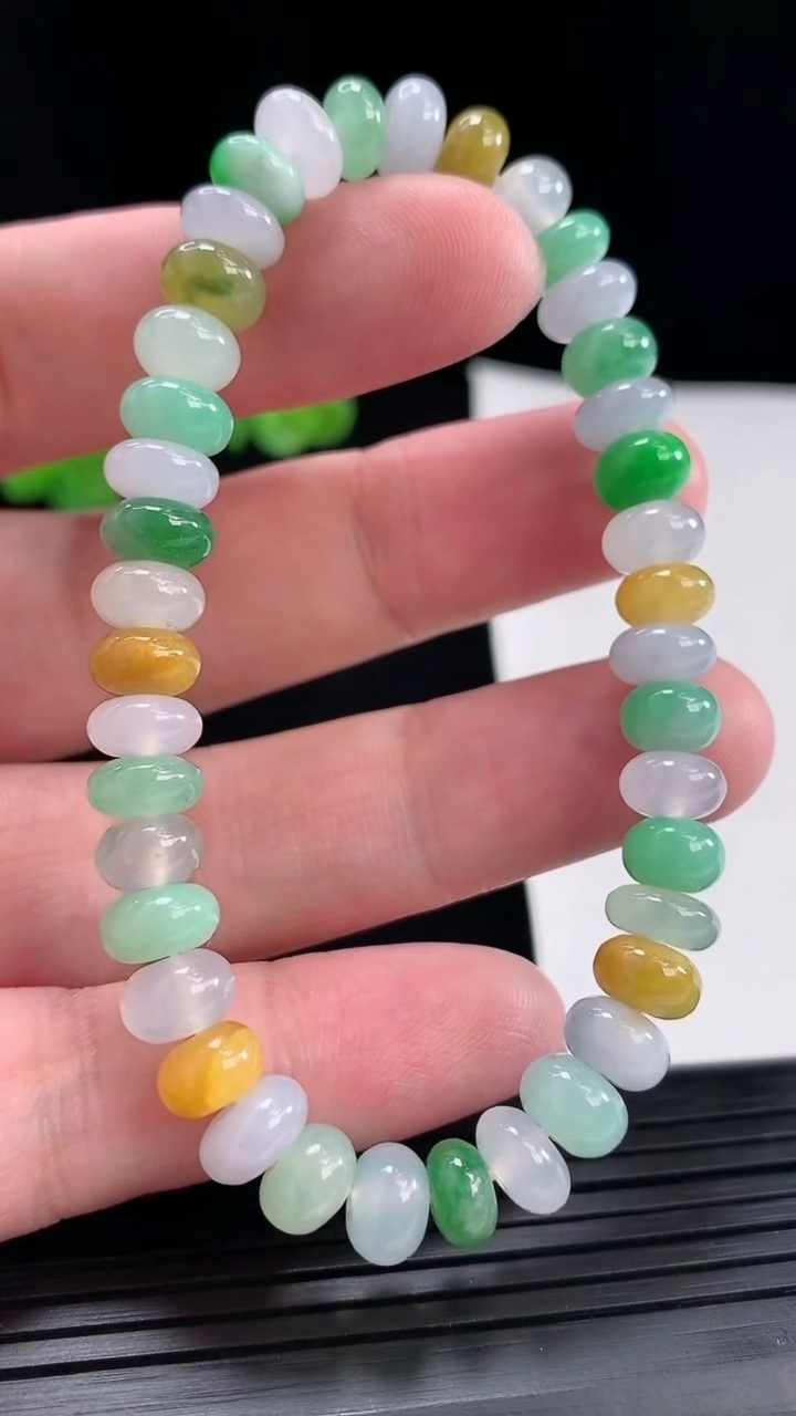 天然A货翡翠三彩算盘珠手串，尺寸8-4.5重量:20.86g4月28日
工厂直销收藏佳品,种好水足，色泽均匀，有种有色，上手高大气！