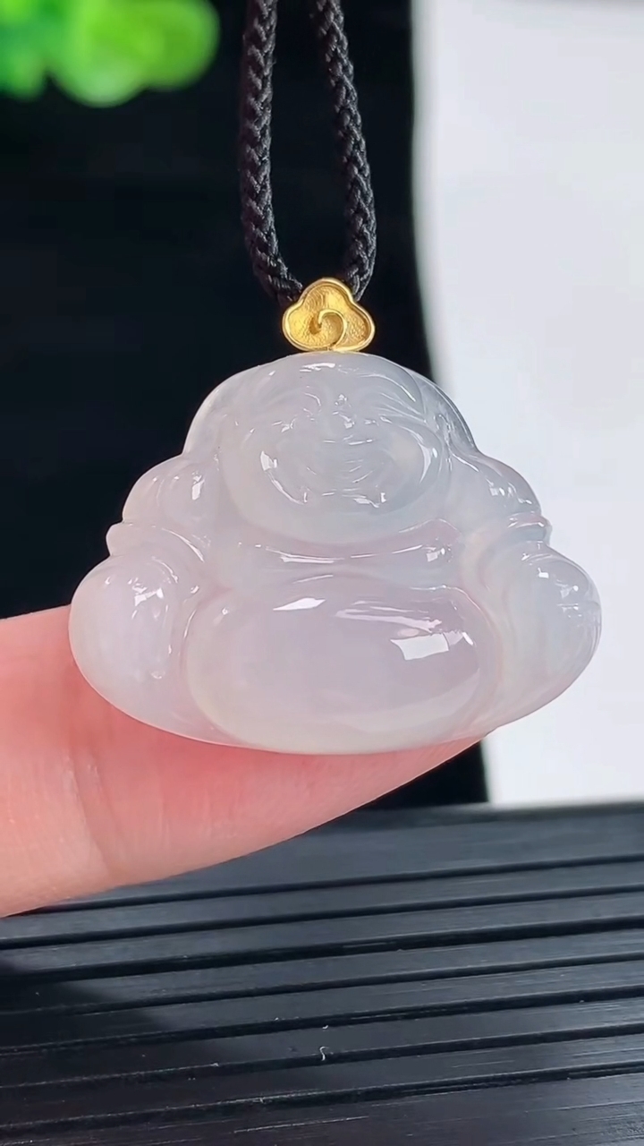 天然A货翡翠种白冰佛公吊坠，尺寸19.5-26-4.8重量:3.89g
4月28日