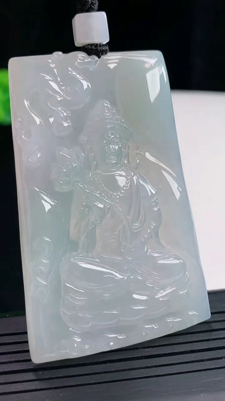 天然A货翡翠紫罗兰大势至菩萨吊坠，尺寸67-44-6重量:45.14g
4月28日