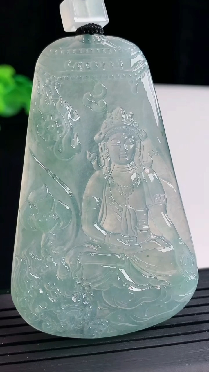 天然A货翡翠文殊菩萨吊坠，尺寸72-45.6-5重量:40.43g
4月28日