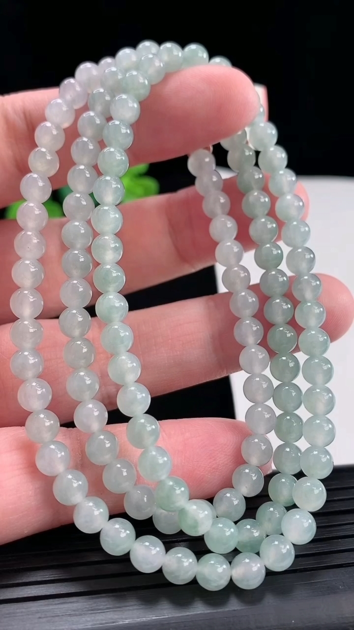 天然A货翡翠飘花圆珠项链，尺寸5.5-118颗重量:33.89g4月28日
工厂直销收藏佳品,种好水