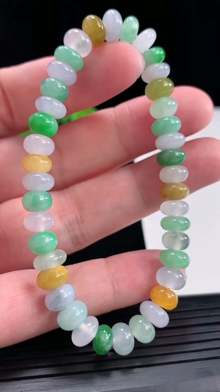 天然A货翡翠三彩算盘珠手串，尺寸8-4.5重量:20.86g4月28日
工厂直销收藏佳品,种好水足，色泽均匀，有种有色，上手高大气！