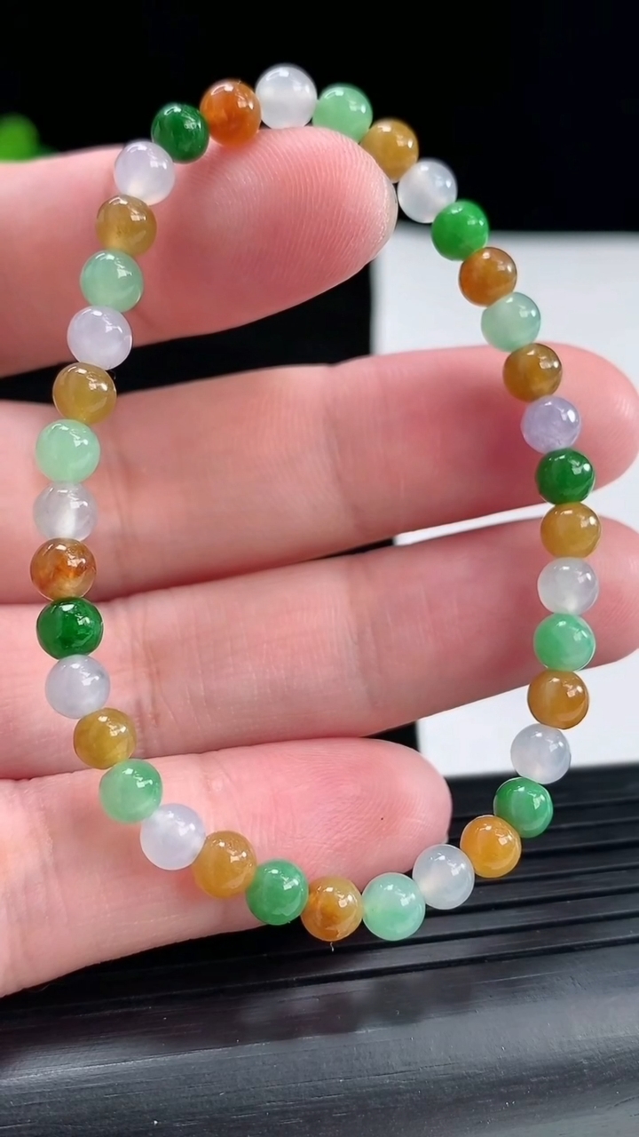 天然A货翡翠四彩圆珠手串，尺寸5-36颗重量:7.42g4月28日
工厂直销收藏佳品,种好水足，色泽