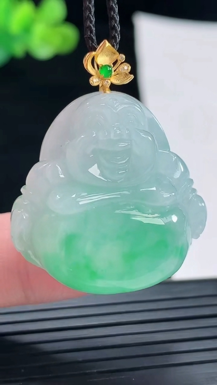 天然A货翡翠佛公吊坠，尺寸28-29-12.2重量:17.22g
4月28日