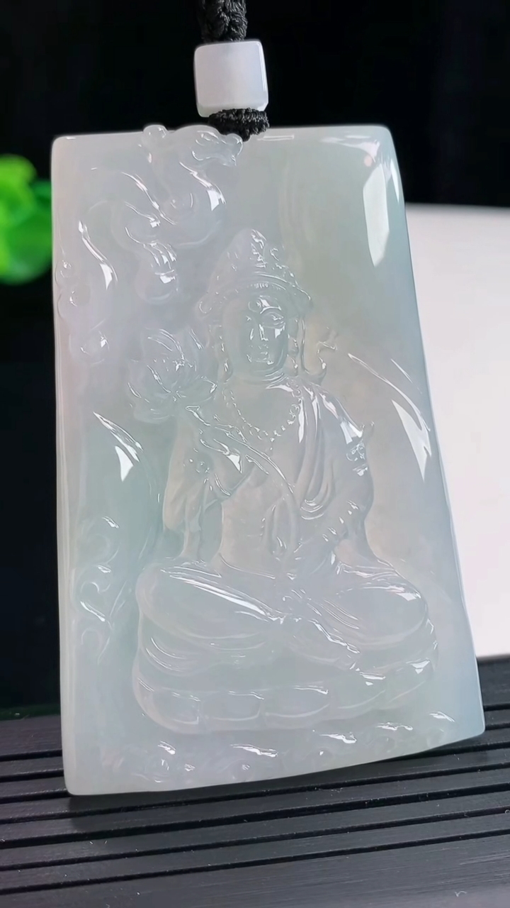 天然A货翡翠紫罗兰大势至菩萨吊坠，尺寸67-44-6重量:45.14g
4月28日